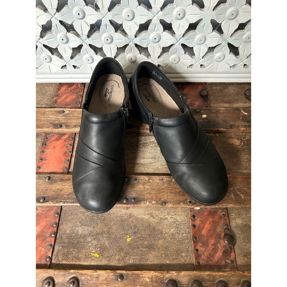 Clarks Collection Womens Black Leather Zip Loafers Ultimate Comfort Shoes Size 9